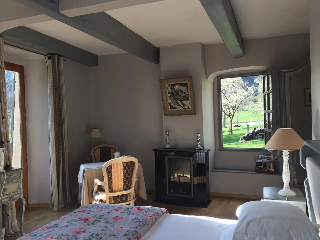 Les Means Bed and Breakfast Meolans-Revel Exteriör bild