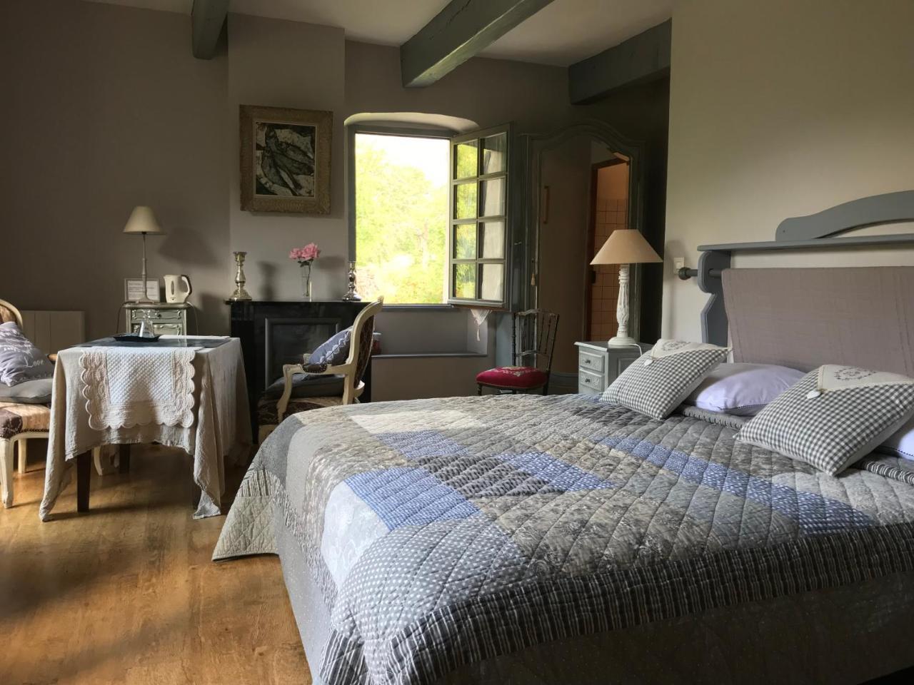 Les Means Bed and Breakfast Meolans-Revel Exteriör bild
